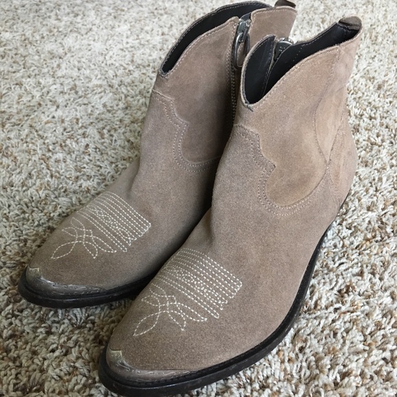 Golden Goose Young Suede Boot - Picture 2 of 7